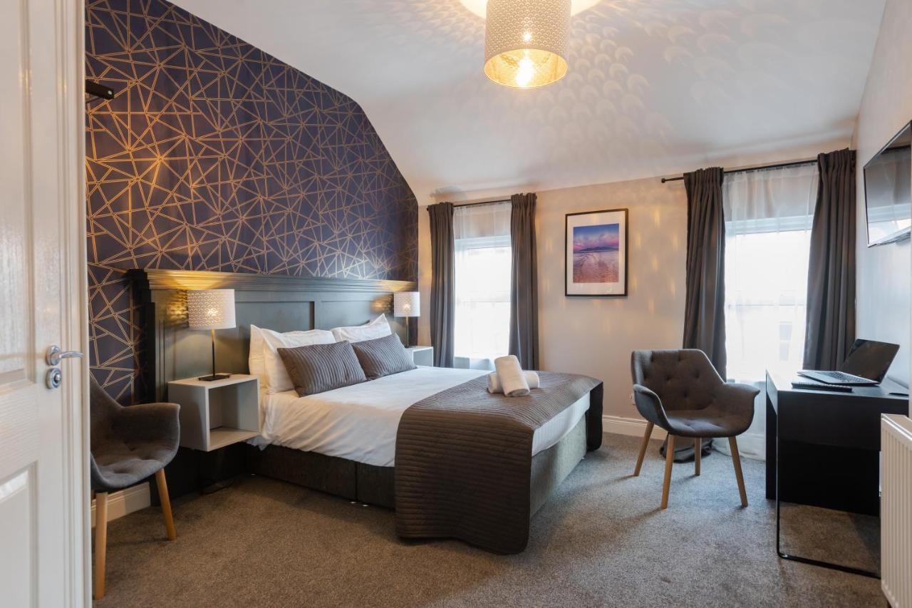 No. 5 Eglantine Place Apartment *