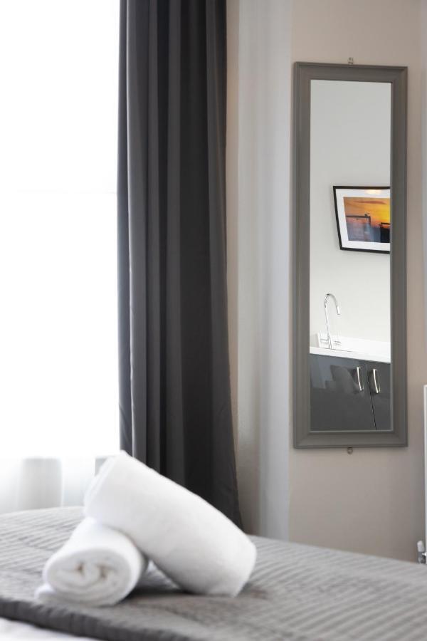 No. 5 Eglantine Place Apartment *