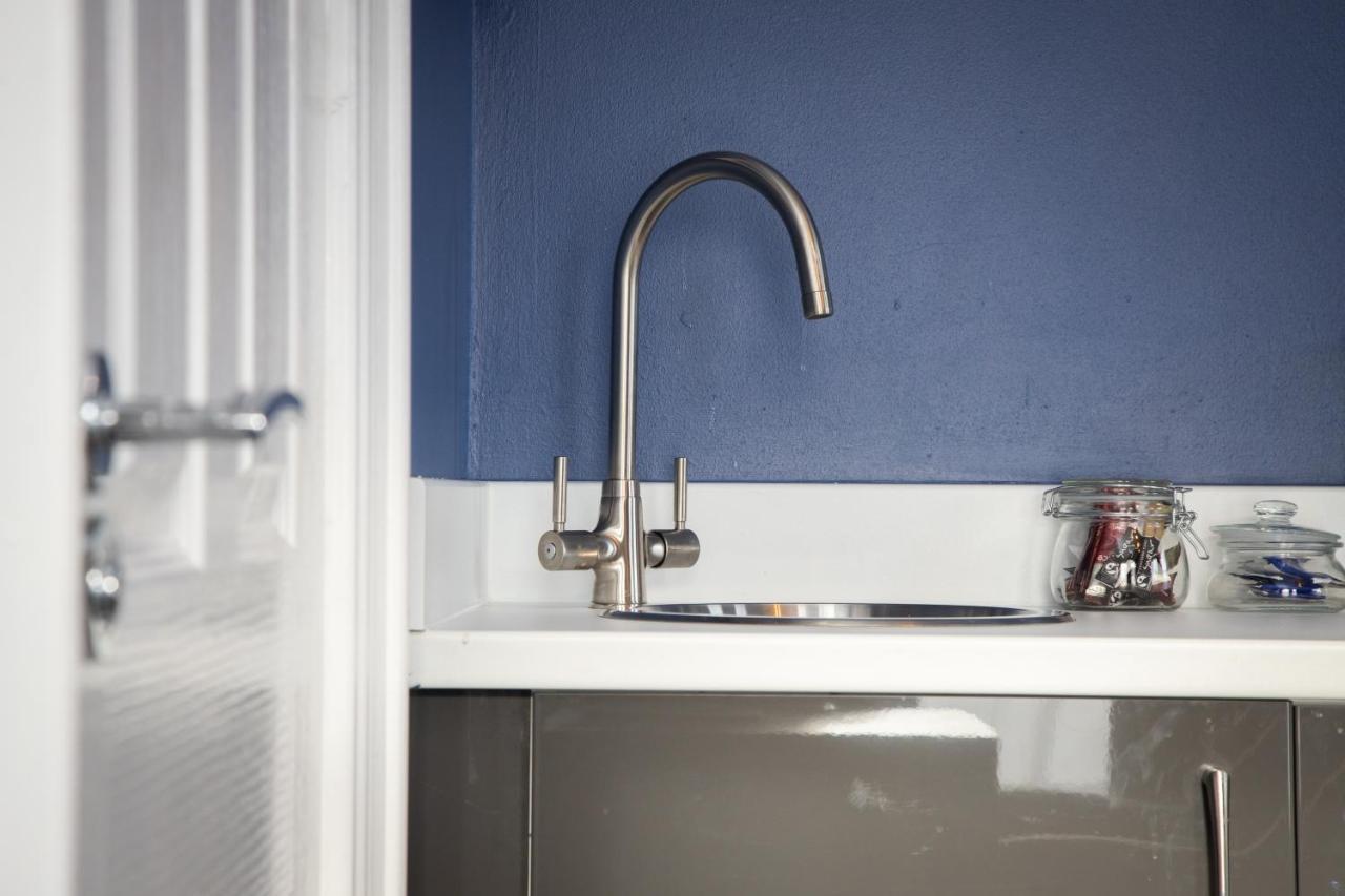 No. 5 Eglantine Place Apartment