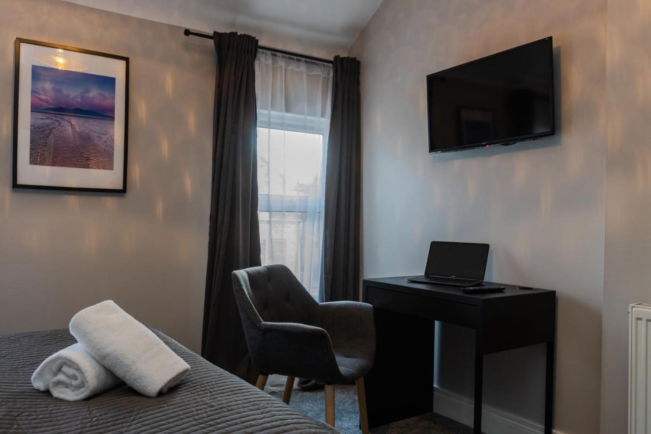 No. 5 Eglantine Place *