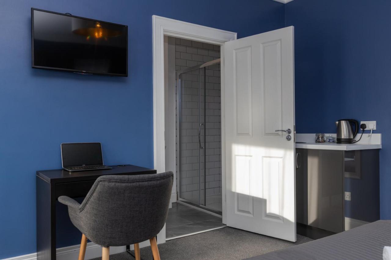 No. 5 Eglantine Place Apartment *