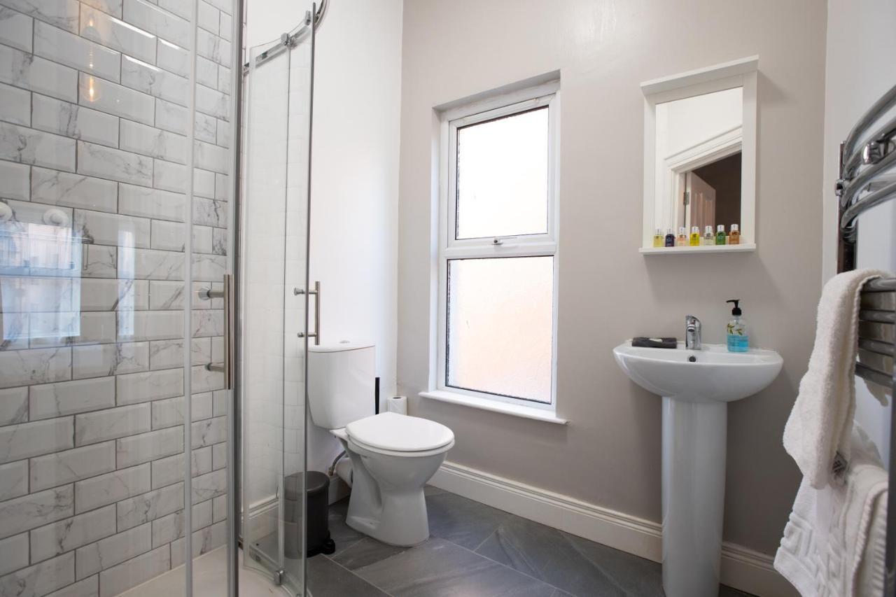 No. 5 Eglantine Place Apartment