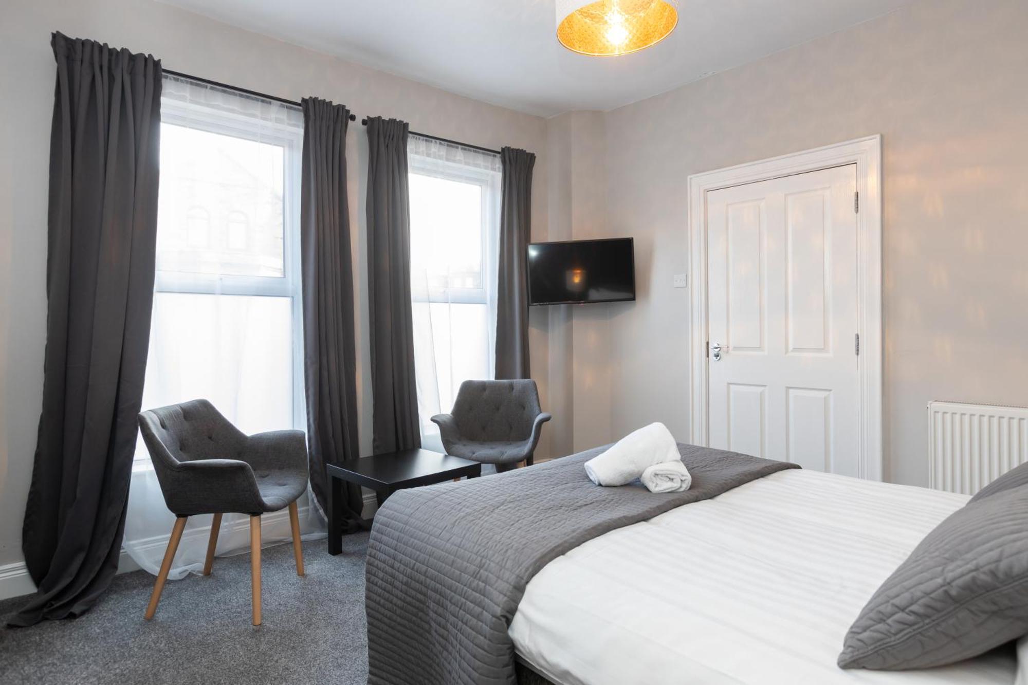 No. 5 Eglantine Place Apartment *