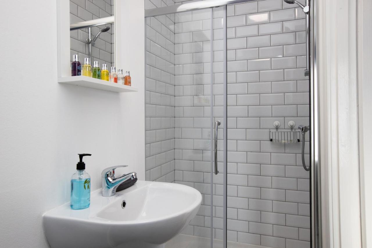 No. 5 Eglantine Place Apartment