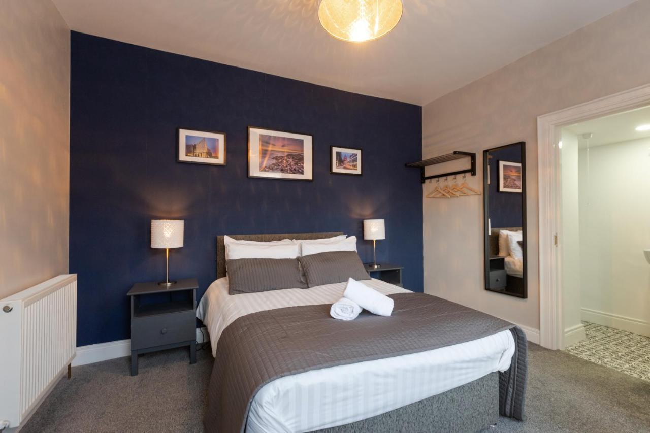 No. 5 Eglantine Place Apartment *