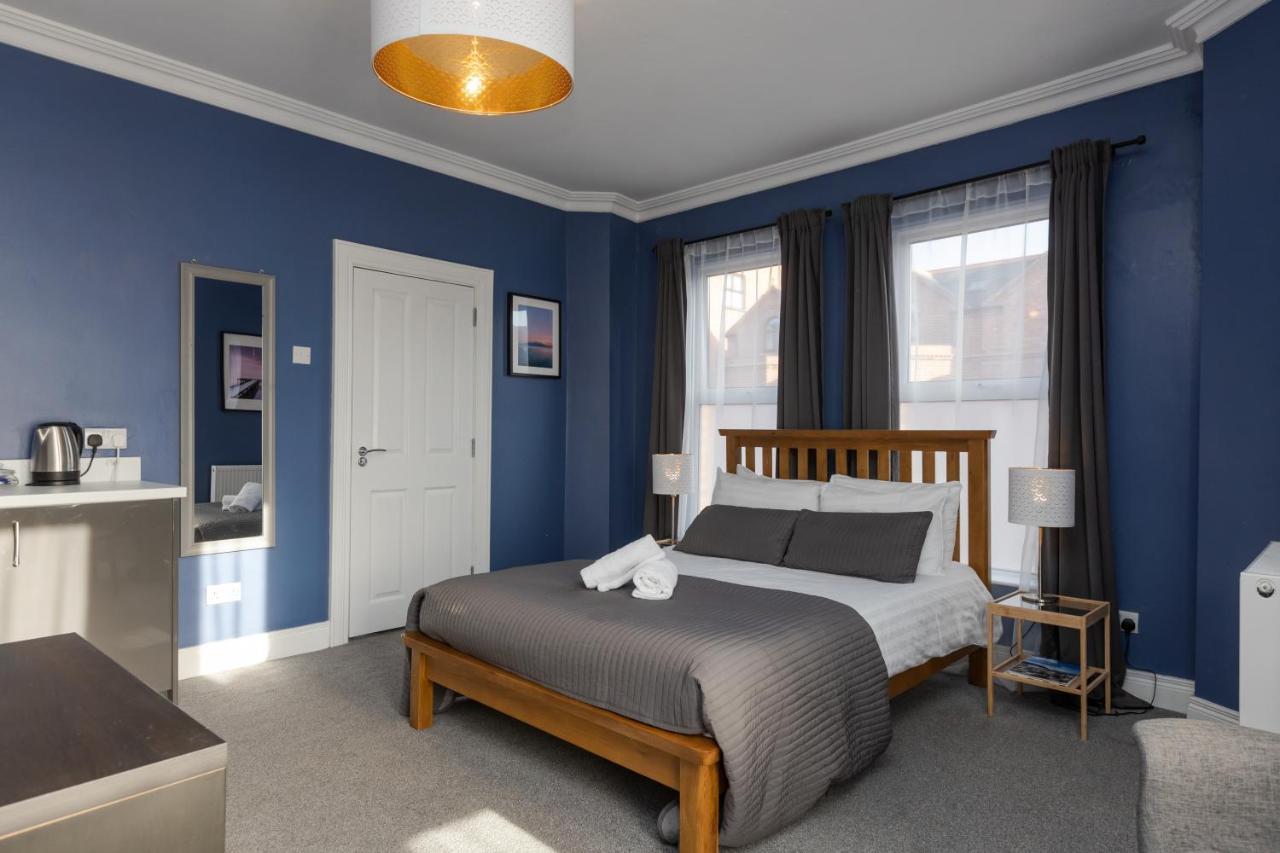 No. 5 Eglantine Place Apartment